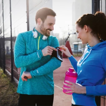 Opaska na rękę z etui na telefon - czarny - (NMC-90726-03)