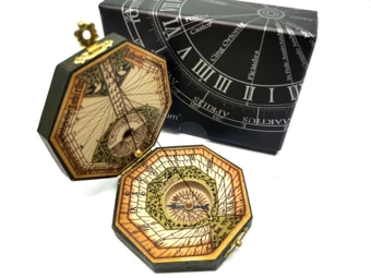 Oktagonalny zegar słoneczny i kompas H06 (NMT-223918)