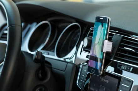 Dashim samochodowy uchwyt na telefon - biały (NAD-AP781176)