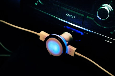 BiPower ładowarka samochodowa USB - biały (NAD-AP806975-10)