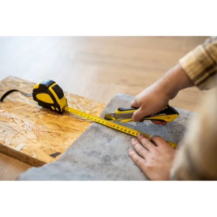 Nóż do tapet z mechanizmem zabezpieczającym, zapasowe ostrza w komplecie | Sutton (NAX-V7237-04)