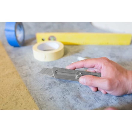 Nóż do tapet, linijka, otwieracz do butelek, klucz płaski do śrub | Muireann (NAX-V1851-32)