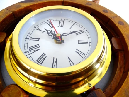 Zegar marynistyczny w drewnianym kole sterowym - WC65 (NMT-220610)