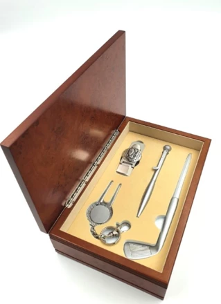 Golf - czteroelementowy zestaw podarunkowy - idealny prezent dla miłośnika golfa - G082 (NMT-225233)