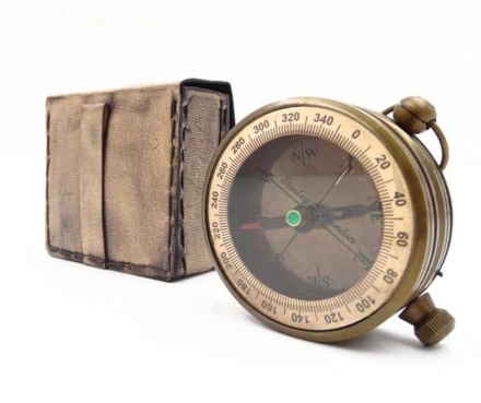 Mosiężny kompas retro w skórzanym etui C0006 (NMT-227640)