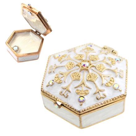 Bogato zdobione metalowe pudełeczko prezentowe z kryształkami - B0035-08WH (NMT-320882)