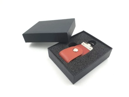 Pendrive na prezent 16 GB w pudelku PDS (NMT-225387)