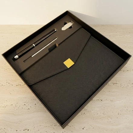 Elegancki Zestaw Prezentowy Premium – Notes A5 z Długopisem i Pendrive 16GB w Pudełku – Czarno-złoty – EE9 (NMT-323661)