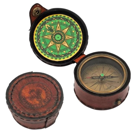 Piękny Historyczny Kompas Mosiężny w Skórzanym Etui - CPL357/2 (NMT-324514)
