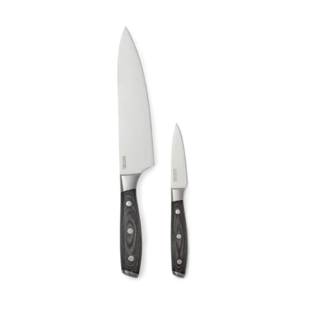 Set of one chef’s knife and one paring knife. The knives are made of X50CrMoV15 German steel with a Pakkawood handle. The easy-grip handle and superb balance in the blade makes the knife comfortable and easy to work with. Chef's knife: 20 cm blade.