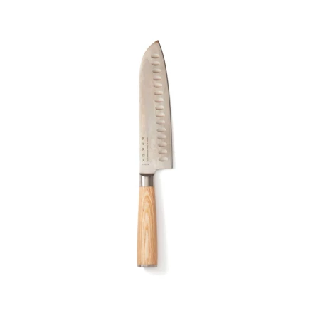 This Santoku knife is ideal for cutting meat and larger vegetables or chopping herbs. The sturdy pakkawood handle is ergonomically designed, making the knife easy and comfortable to use. This means you can work with the knife for a long time without 