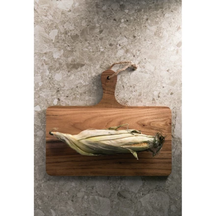 Stylish cutting/serving board that will brighten up any kitchen. The cutting board is made of FSC-certified teak and has a beautiful golden to medium brown wood shade which darkens over time. The board has a high oil content which makes it very resis