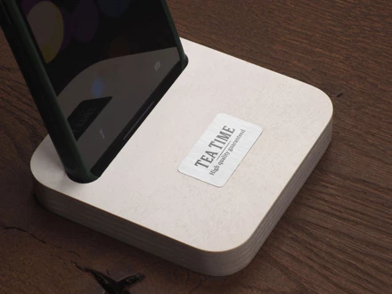 Drewniana podstawka pod telefon 1848121 - drewno bielone (NJG-1848121)